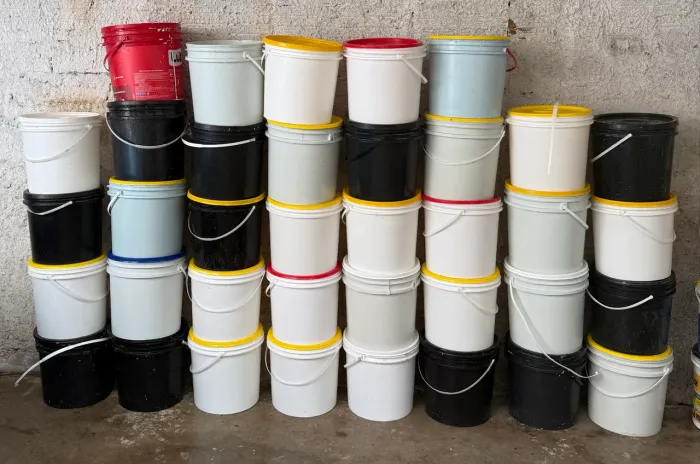 40 baldes de plástico de 15 litros 8$ unidade 