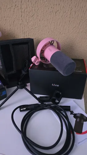 Microfone fifine k688 rosa acompanha cabo XRL