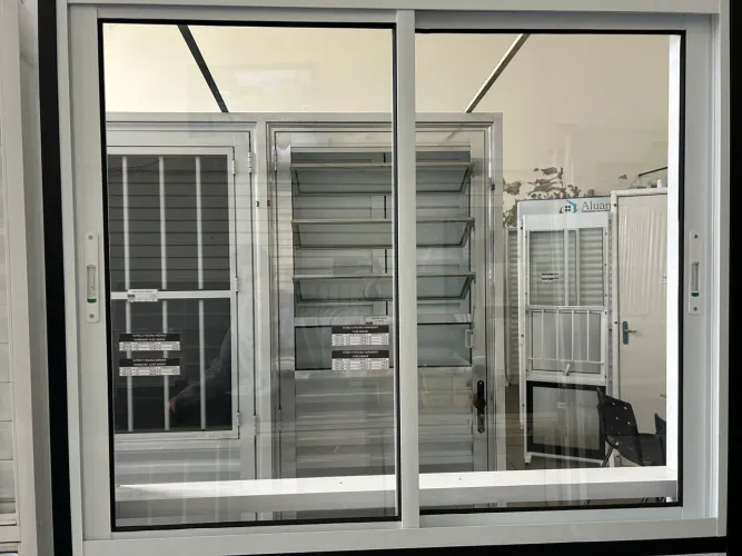 JANELA VITRO 2 FOLHAS 100X120 SEM GRADE ALUMÍNIO BRANCO FECHO EMBUTIDO