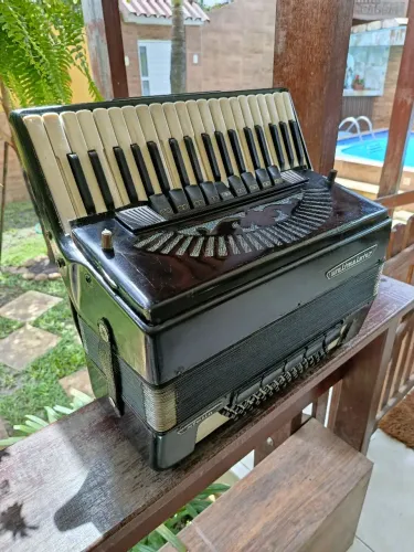 ACORDEON WELTMEISTER 4/5 VOZ AFINADA E TOP DE SOM