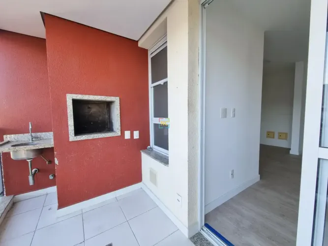 Apartamento em condomínio clube à venda no bairro Jardim Cidade de Florianópolis.