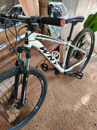 Vendi bike aro 29.quadro 15 .8 velocidades.freio hidráulico chimango .
