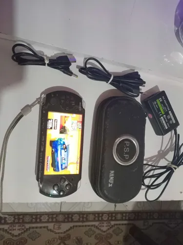 Psp3000 desbloqueado,leia a discrição 
