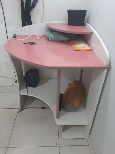 Vendo escrivaninha de canto em excelente estado