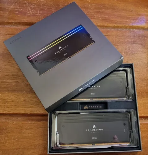 Memória RAM DDR5 Corsair Dominator Titanium 32GB (2x16GB) 7200MHz CL34 Preta - RGB