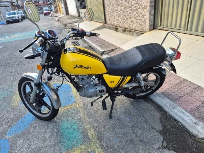 Vendo ou troco Intruder 125 2013 TOP