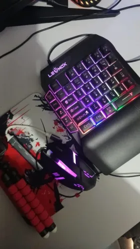 Kit Mobilador Completo Gamer: Teclado Uma Mão RGB + Mouse 7 Cores + Hub + Suporte