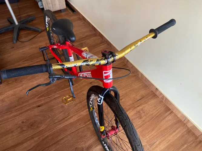 Gios 4trix vermelha 