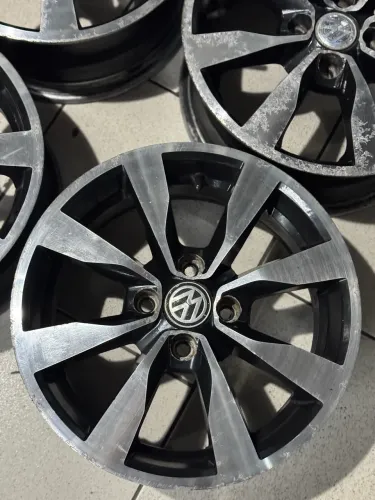 Rodas Vw aro 15 furacão 4x100