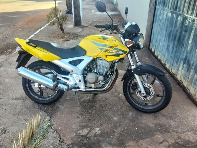 Cbx 250 ano 2008 em dias 6500 avista 