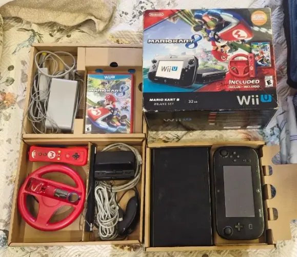 Nintendo Wii U Deluxe Set - Mario Kart 8 - Wii Remote Mario - Wii Wheel Mario