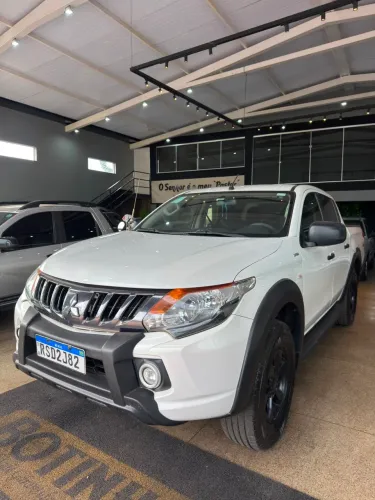 Mitsubishi L200 Tri. Outdo. GLS 2.4 CD 4X4 Die. AUT 2022