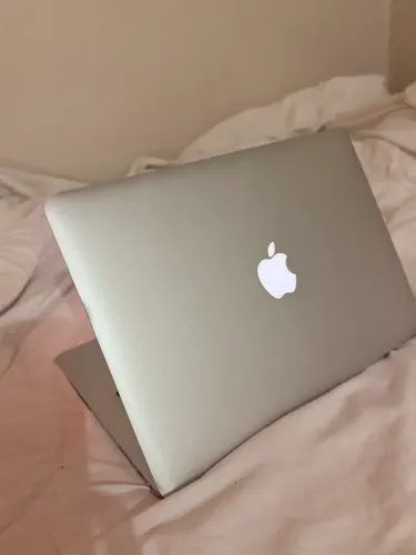 MacBook Air 13" (2014) - Core i5 / 4GB RAM em ótimo estado de conservação.