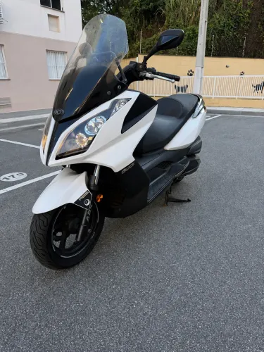 Scooter Kymco Downtown 300i (Suzuki)