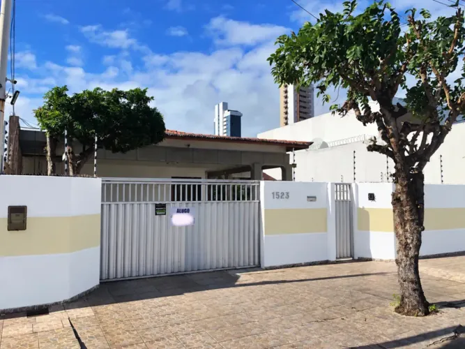 Térrea para aluguel tem 310 m² com 3 suítes em Lagoa Nova - Natal - RN