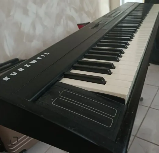 Kurzweil SP88 Stage Piano 88 Teclas + Suporte Stay