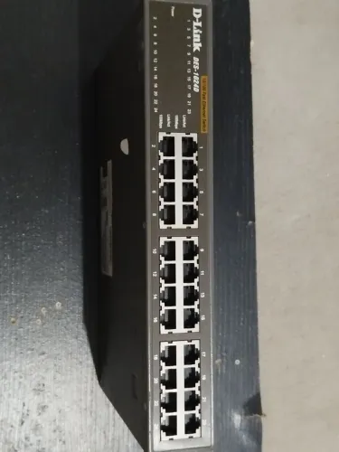 SWITCH 24 PORTAS D-LINK DES1024D 10/100