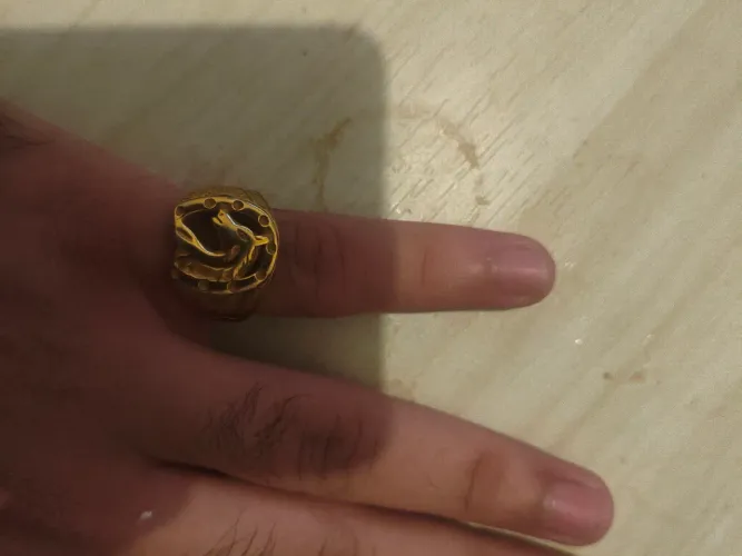 Pulseira e anel dourados