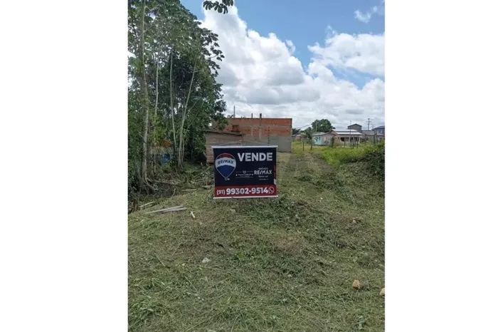 "Terreno à Venda: 300 m² em Breves/PA"