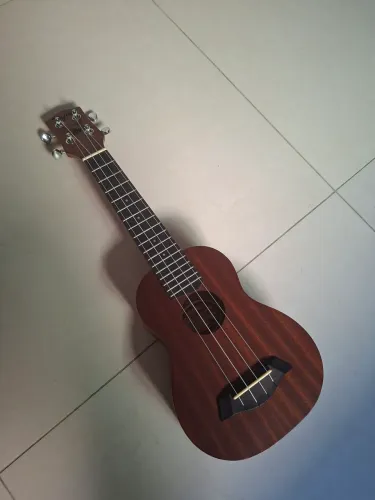 Ukulele Tagima Soprano 21k