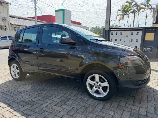 Volkswagen Fox Plus 1.0mi/ 1.0mi Total Flex 8V 4P 2010