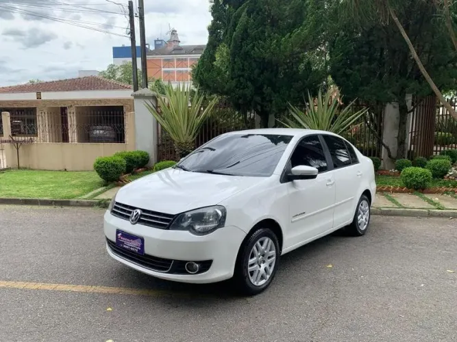 Volkswagen Polo Sed. Comfort. 1.6 MI Tot. Flex 8V 2014