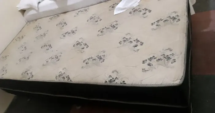 Estou vendendo móveis usados.
