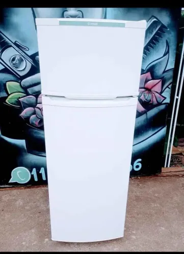 Vendo geladeira consul Duplex Semi-nova está novinha funcionando perfeitamente ( Entrego)