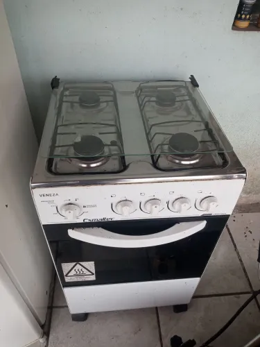 Fogão 4 bocas (não é elétrico)