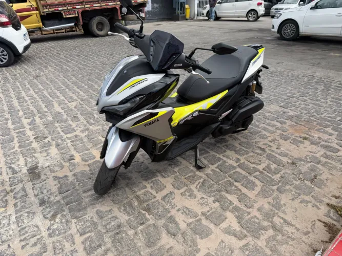 Yamaha Aerox 2026 - Prata