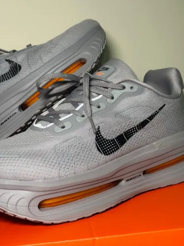 TÊNIS NIKE VOMERO PREMIUM CINZA 