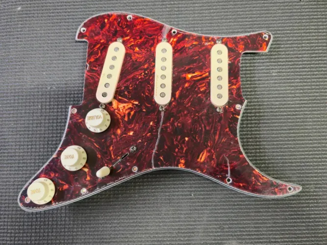 Fender Noiseless Vintage Stratocaster Completo