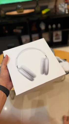 AirPods Max Prateado