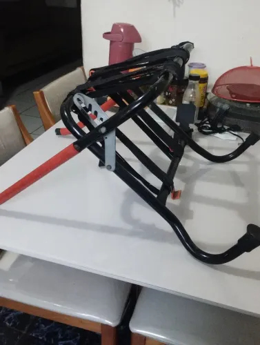 Suporte de bicicleta bem conservado único dono