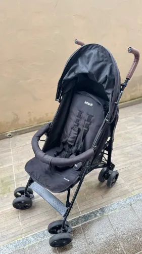 Carrinho guarda chuva reclinável Infanti preto 