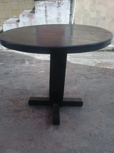 Vendo essa mesa de madeira maciça