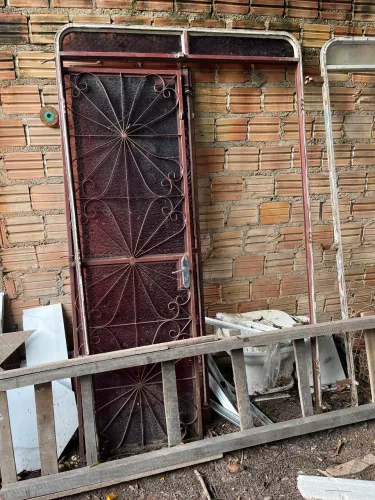 Porta e janelas de ferro