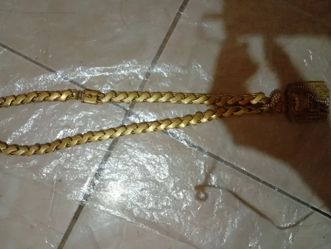 Cordão moeda antiga 