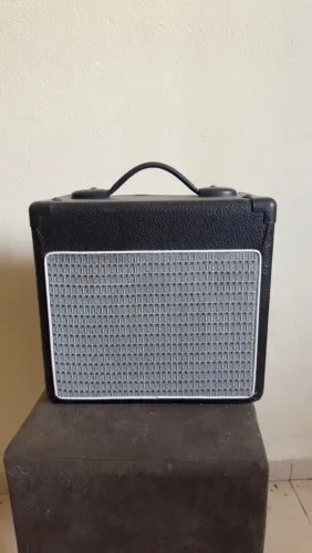 Amplificador para Guitarra / Caixa de Som Portátil (Estilo Vintage)