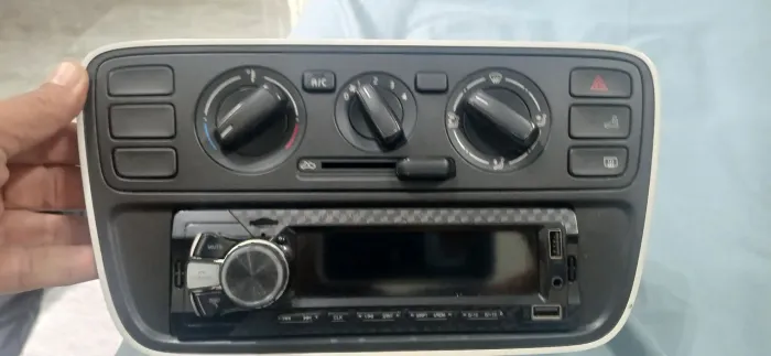 Moldurado ar completa up! 2017 com radio semi novo completa 