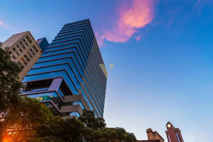 Sala Comercial de 28 m² para Locação no Centro de Curitiba | Endeavour
