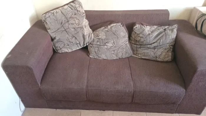 VENDO SOFÁ 300 REAIS 2 E 3 LUGARES,  OBS: 300 E OS 2 