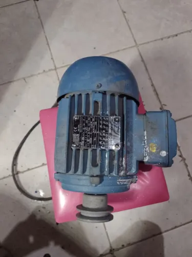 Motor trifásico semi novo (1.5CV)1720 RPM
