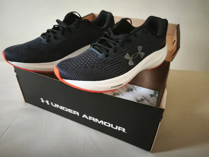 Tênis de Corrida Under Armour Charged Starlight SE<br><br><br>
