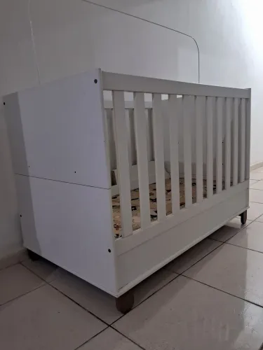 Berço americano, também podendo virar cama + colchão