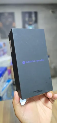 Motorola Signature 5G - 512GB 24GB de RAM, Cameras 50MP Sony Lytia e Zoom 100x Tela 165hz 
