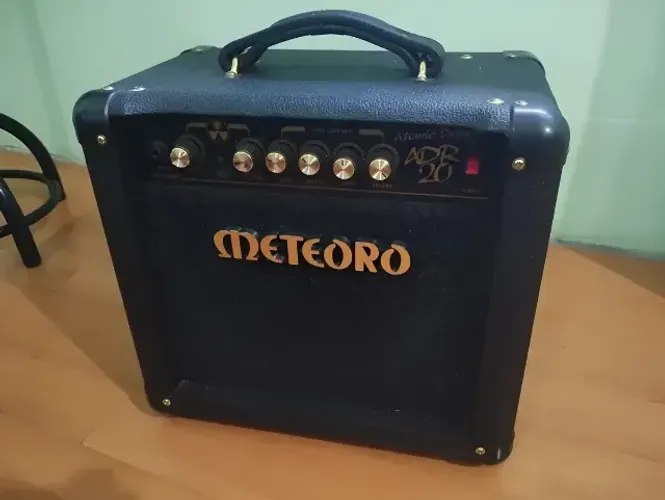 Amplificador Cubo Atomic Drive Meteoro Adr 20 Para Guitarra