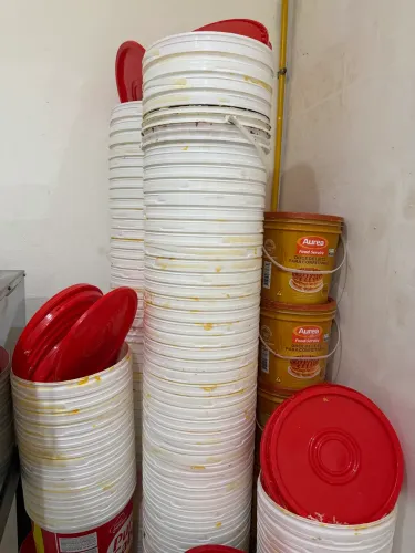 Vendo BALDES DE MARGARINA 15kg R2,50 unidade 