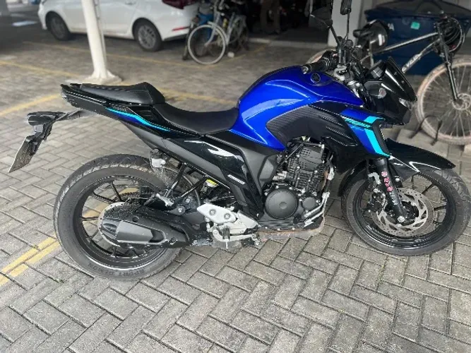 Moto fazer nova