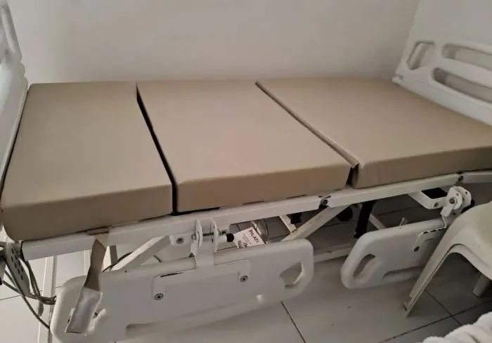 Cama hospitalar motorizada